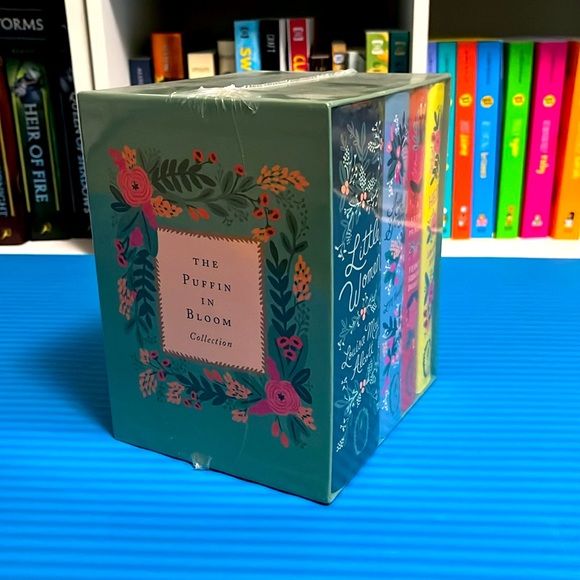 Four Classic Novels Collector’s Edition Box Set - Picture 3 of 3